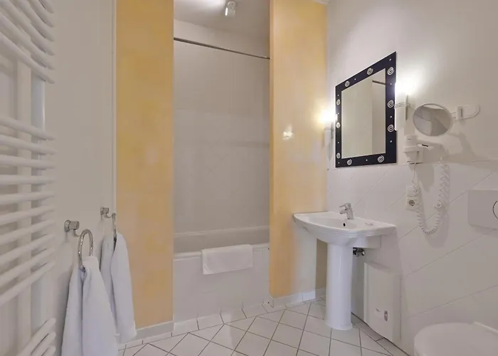 Apartment 4 - A63524 *